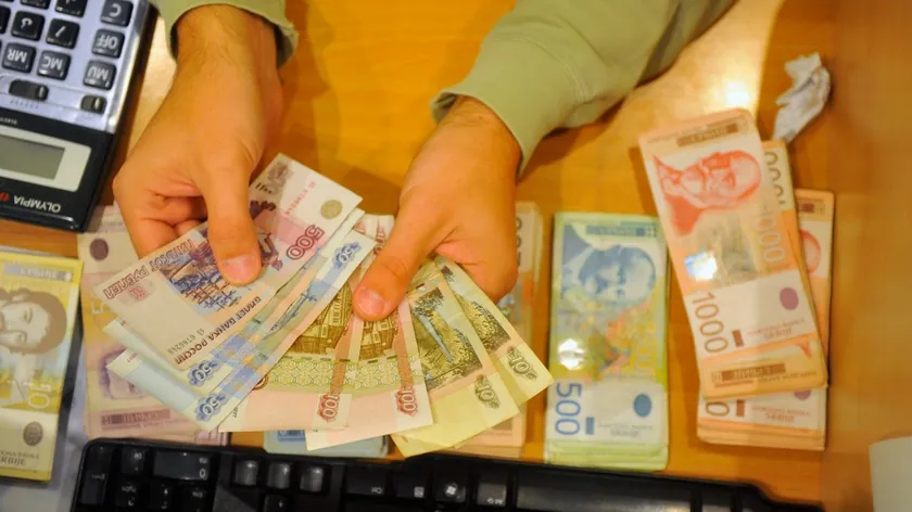 Sırbistan'da dinarın avro karşısındaki resmi kuru bugün hafif değiştiği bildirildi