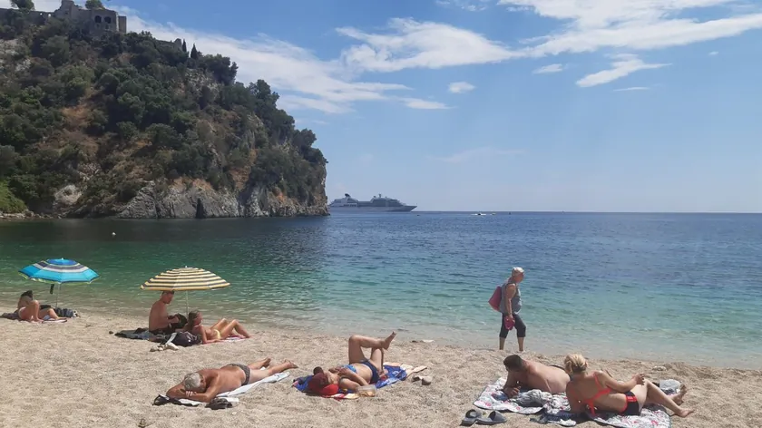 Uporno svi prave istu grešku na plaži, a cezalar 50.000 euroya kadar gidebilir! Turiste bunu Yunanistan veya Türkiye'de kesinlikle yapmamalı.