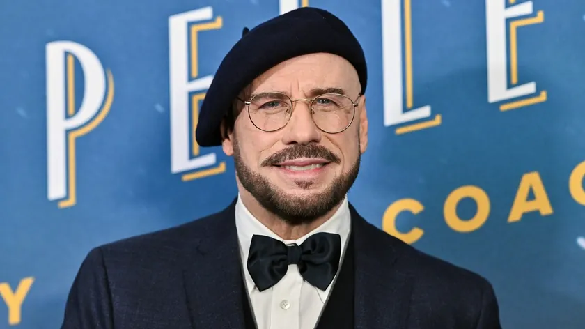 Travolta'nın kült filmdeki beyaz elbisesinin fiyatı 400.000 dolara kadar çıkabilir.