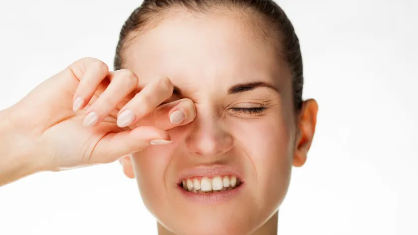 Göz Köşesi Ağrısı: Nedenleri, Tedavi Yöntemleri ve Uzman Uyarısı