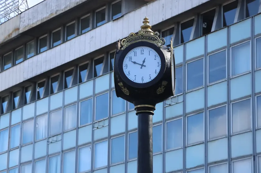 Belgrad Cumhuriyet Meydanı'ndaki 'Eşsiz' Saatin Mekanizması Tekrar Arızalandı