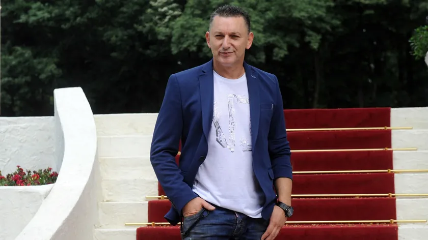 Sırp şarkıcısı Şako Polumenta'nın komşuları kayıplarını nasıl atlattığını anlattı.