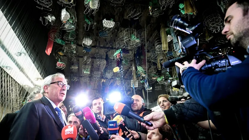 Eski Avrupa Komisyonu Başkanı Jean-Claude Juncker, Ukrayna'ya AB'ye katılım konusunda somut vaatlerde bulunulmaması gerektiğini ve Batı Balkan ülkelerinin olumsuz bir konuma getirilmesinin tehlikesini vurguladı.