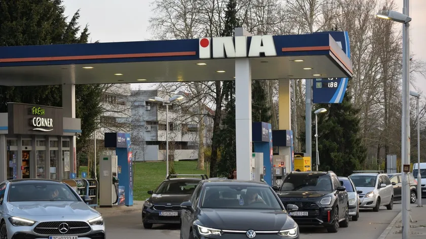 Slovenya'da yakıt fiyatları bugün önemli ölçüde arttı, hükümet acil önlemler aldı