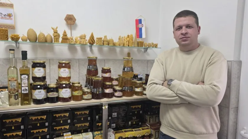 Sırbistan'ın Drmno Bölgesindeki Milošević Ailesi Baldan Eşsiz Köpüklü Şarap Üretiyor