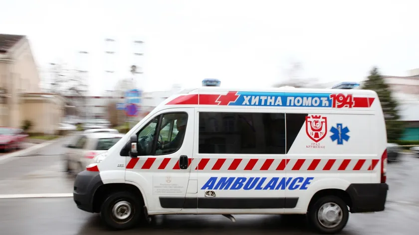 Sırbistan'ın Çaçak kenti yakınlarındaki blokajlarda bir kişinin yüz kemikleri kırıldı