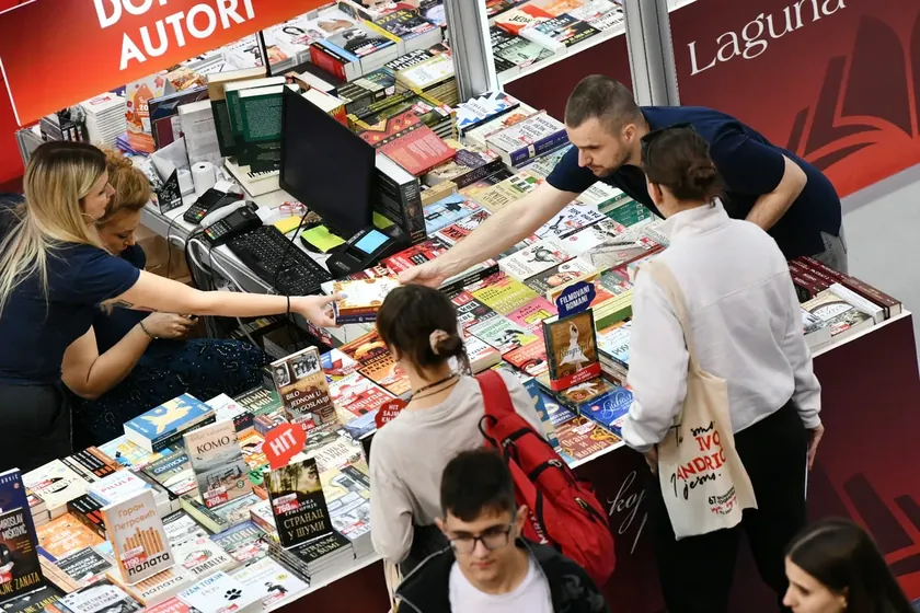 Kitap Fuarı EXPO kompleksine taşınıyor Önümüzdeki dönem için tehlikeli bir zorluk geliyor, yayıncılar organizatörleri yapıcı ortaklar olarak görmüyor.