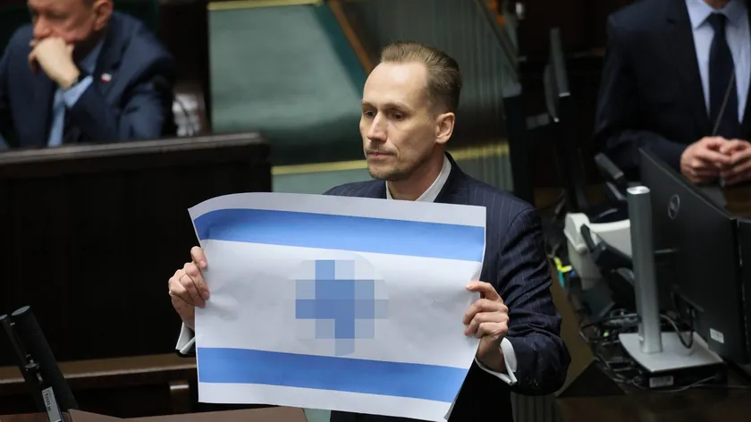 Polonya Parlamentosu'nda Aşırı Sağcı Vekil Skandal Bir Olay Yarattı