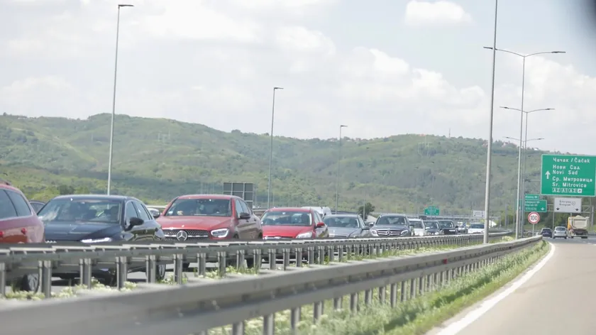Mokroluşkum Tepesinde Beograd'a Giden Trafikte Bir Kaza