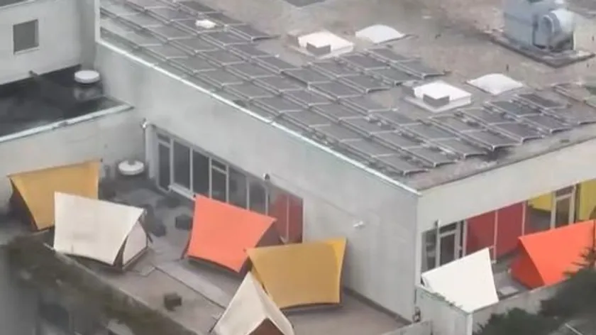 Slovenya Ljubljana'da Çatıda Çadırlı Konaklama Teklifi Yetkililerin Dikkatini Çekti