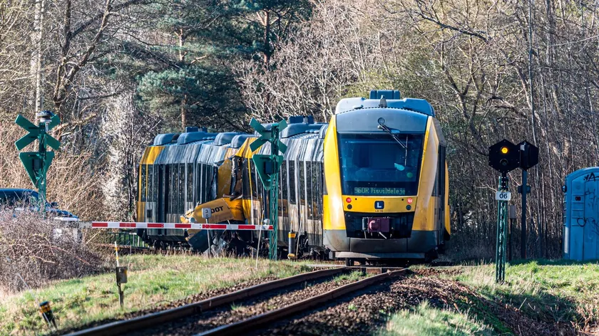 Danimarka'da iki trenin çarpışması sonucu çok sayıda kişi yaralandı