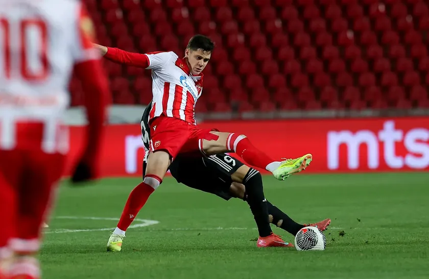 Zvezda, Estrelja Amadora'ya Lekovića 250 bin euroya kiraladı