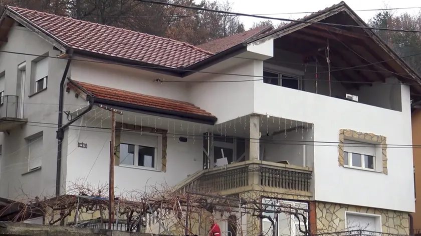 Sırp televizyoncu Saša Žike Jakšić'in ailesinin eski eviyle ilgili çıkan haberler üzerine açıklama yaptı.