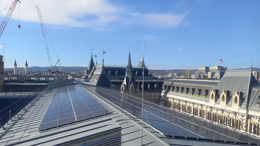 Büyük Britanya'da Süpermarketlerden Alınan Tak Çalıştır Güneş Panelleri Hane Halkına Bedava Elektrik Sağlayacak