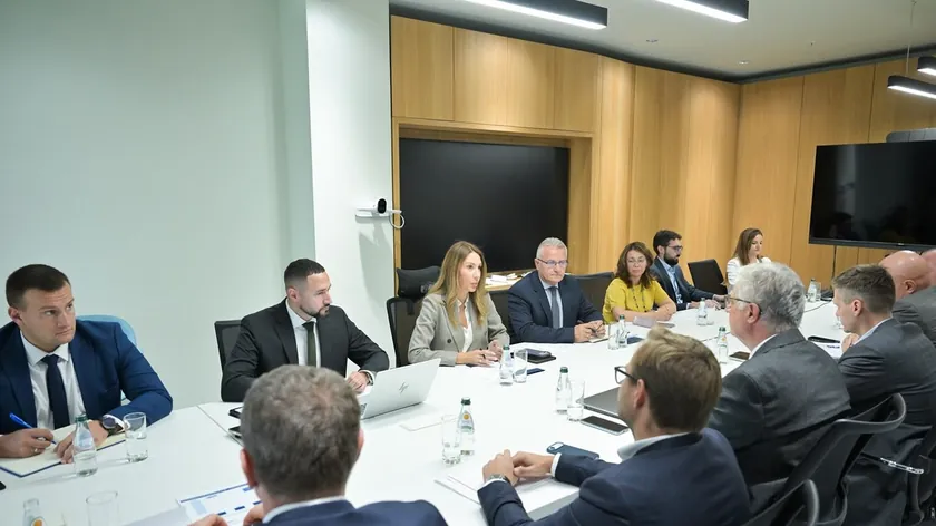 Sırbistan Devleti, Ekim ayında beklenen rekor seviye tüketim nedeniyle enerji rezervlerinden eurodizelse çıkarmayı düşünüyor.