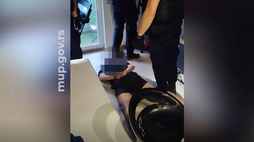Novi Sad'da bir silahlı saldırıda yakalanan genç adam tutuklandı.