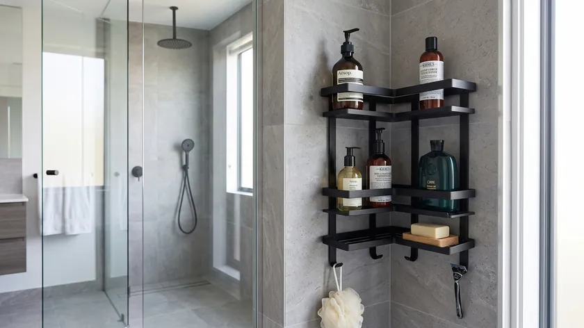 Klasik duş rafları unuturuma geçiyor Şık ve modern bir banyo için yeni trend