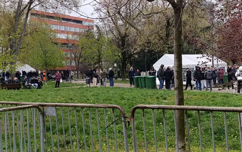 Sırbistan Zrenjanin'de Gizemli Çadır Kurulumu Polis Gözetiminde Gerçekleşti