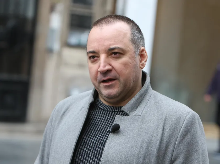 Popović: Hükümet Toplantısı, Vučić’in Seçim Kampanyasının Başladığını Gösteriyor