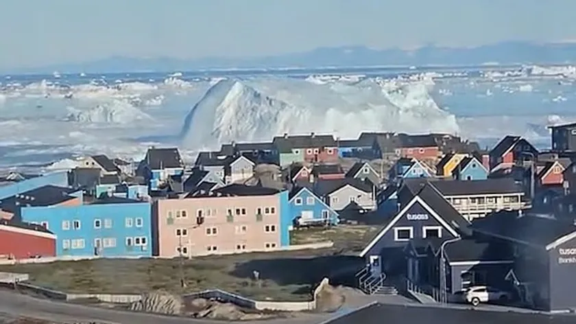 Grenland'da dev bir buzulu görsel şölenle ters çevirdi