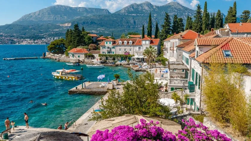 Herceg Novi'nin en güzel sezonu sadece şimdi başlıyor.