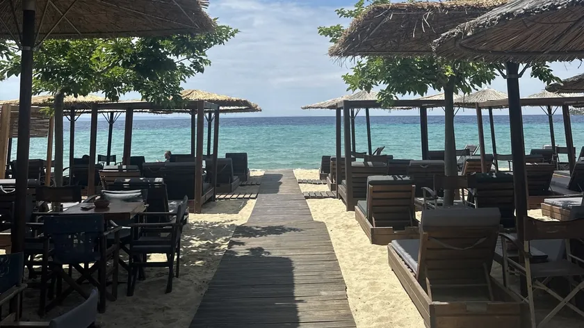 Yunanistan Nei Pori'de Sırbistanlı turistleri sevindiren uygun plaj paketi sunuldu.