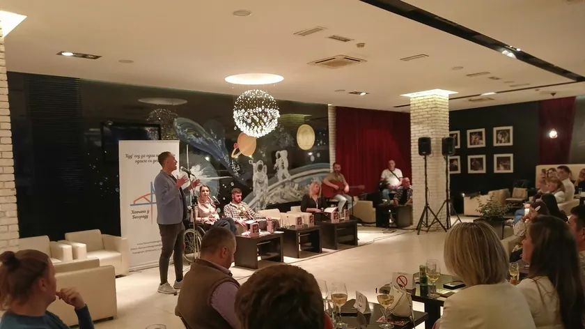 Belgrad'da 'Resim ve Dize Arasında': Ana Ilić ve Jana Janjić şiir ile resmi buluşturdu