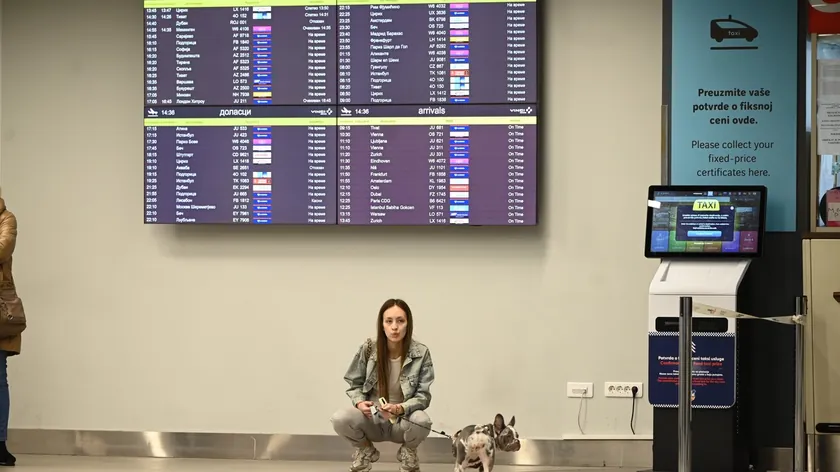 Sırbistan, Dubai'den tahliye edilen vatandaşlarını taşıyan Air Serbia uçağı Belgrad'a indi