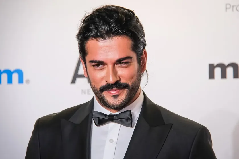 Turgutlu oyuncu Burak Özçivit'in hayatı ve kariyeri hakkında bilgiler sunulmaktadır.