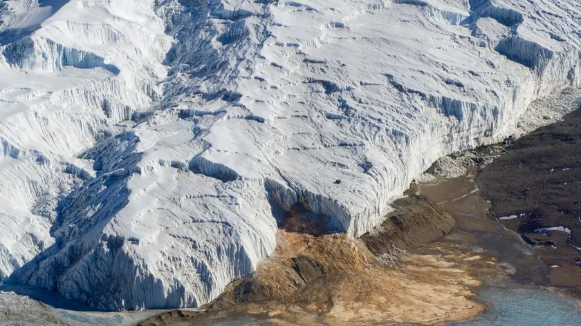 Antarktika McMurdo Kuru Vadileri'ndeki Kanlı Şelale Fenomeninin Sırrı Açıklandı