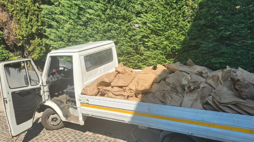 Podgoricada yoğun bir operasyon gerçekleştirildi Polis, kamyonlarla ele geçirilen materyalleri açıkladı.