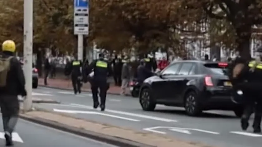 Haga'da aşırı sağcı proteste polisle çatışma yaşandı.