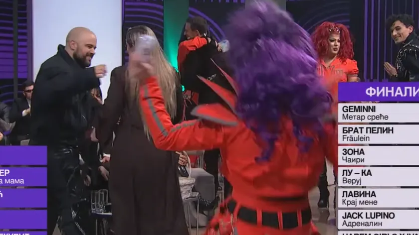 Sırbistan'da PZE 2026 canlı yayınında finalistler açıklanırken yarışmacı bayıldı