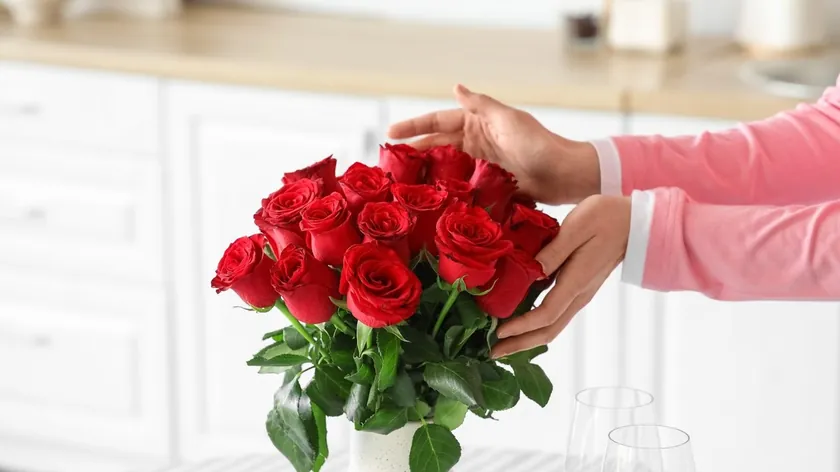 Güllerin Tazeliğini Korumak İçin Sosyal Medyada Paylaşılan Basit Bir Yöntem Başarılı Oldu