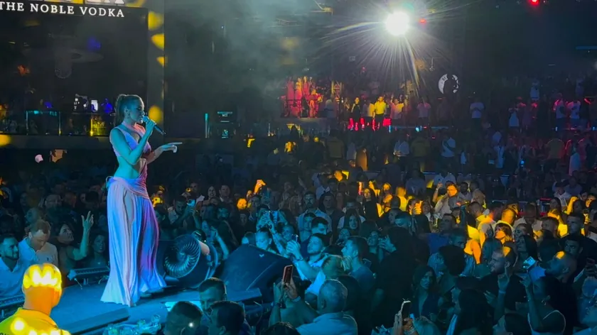 Aleksandra Prijović Banja Luka konserinde acil yardım çağrısı yaptı.