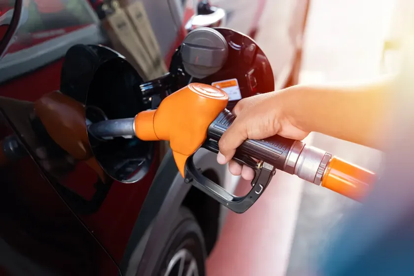 Sırbistan'da akaryakıt fiyatları yükseldi, motorin ve benzin litre başına zamlandı