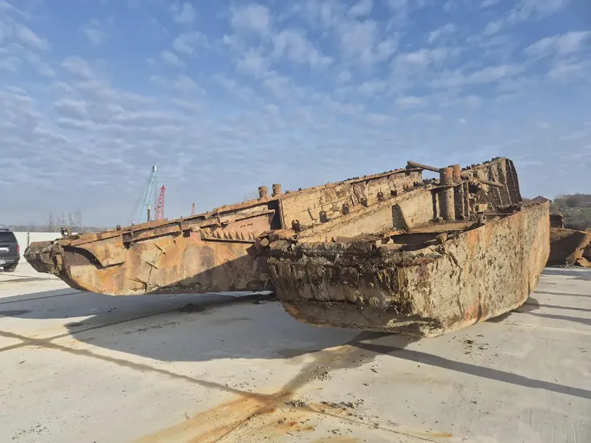 Sırbistan'da Dunav Nehri'nden Almanya savaş gemilerinin kaldırılması devam ediyor.