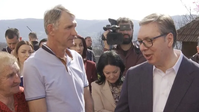 Sırbistan Cumhurbaşkanı Vucic Batı Sırbistan'da Çiftçileri Ziyaret Etti, Destekleri Açıkladı