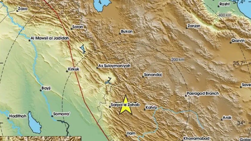 İran'da beş dakika arayla iki deprem oldu, üç kişi yaralandı.