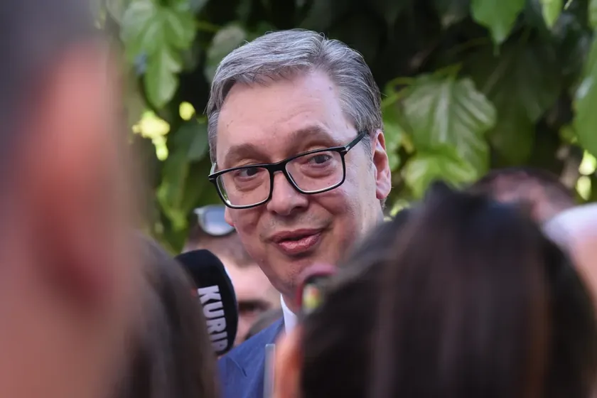 Sırbistan Cumhurbaşkanı Vučić, Karadağ dönüşü genç liderlerle bir araya geldi