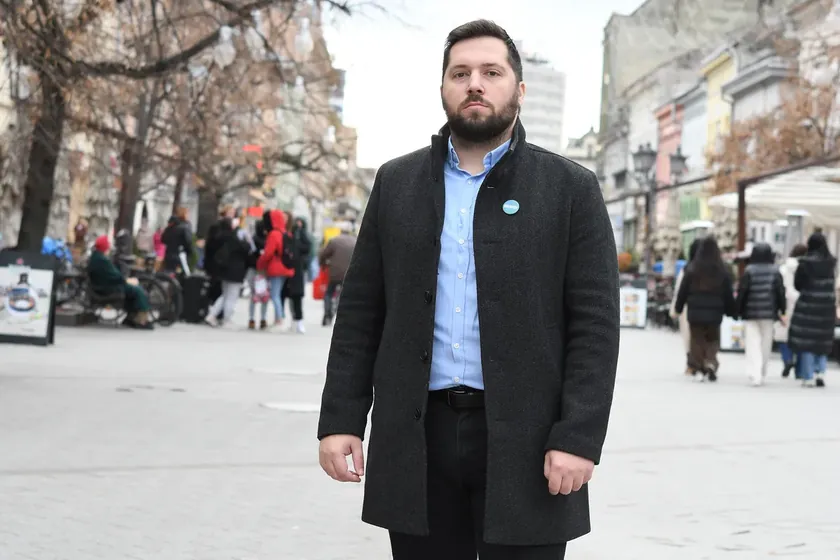 Sırbistan'da muhalefet Filozofski Fakültesi'ndeki polis şiddeti olayının kınanmasını talep etti