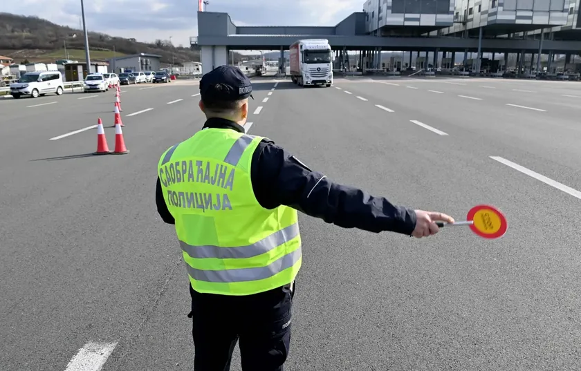 Kuzey Makedonya vatandaşı trafik polisiye rüşvet teklif etti.