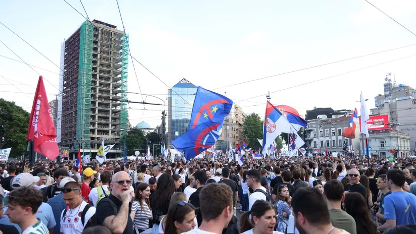 Sırbistan'da Slavija protestosuna katılanların sayısı hakkında farklı iddialar ortaya çıktı