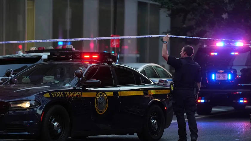 ABD'de Belediye Başkanı Konutu Yakınında Patlayıcı Saldırısı: İki Genç Gözaltında