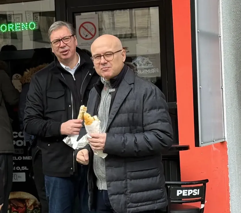 Sırbistan Cumhurbaşkanı Vučić Novi Sad Ziyaretine Öğrencilerden Tepki Yükseldi