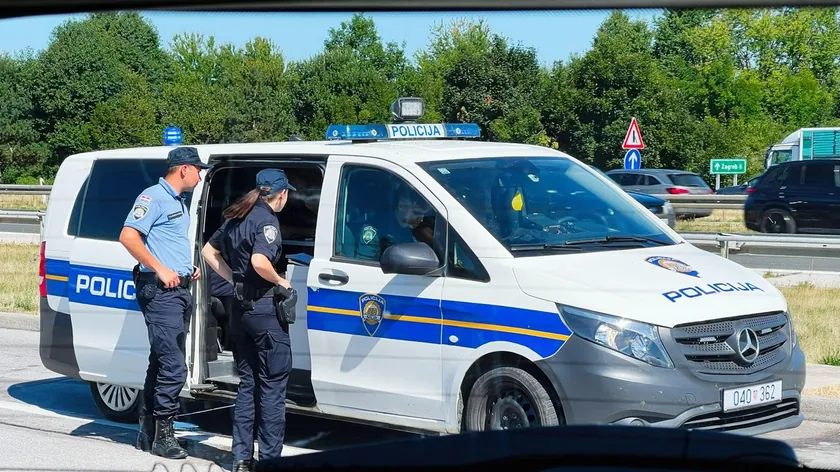 Sırbistan vatandaşları, Hırvatistan'ın Pag adasında saldırıya uğradı.