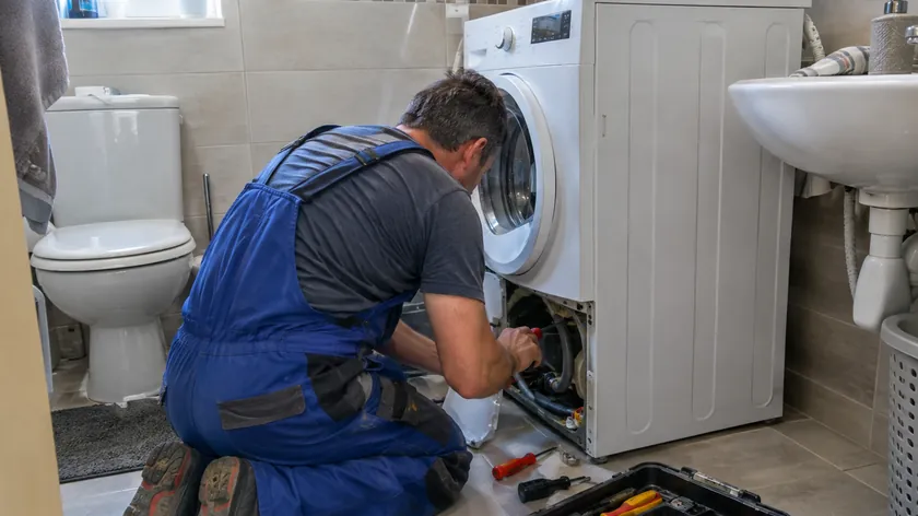 Çamaşır makinesini tamir ettirmek için bir tamirci çağırdı: Tamirci, iki dakika içinde 50 Euro aldı.