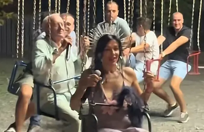 Era Ojdanić ve Vesna Vukelić Vendi ringi spil oynarken şarkı söyledi Video sosyal medyada hit oldu (VIDEO)