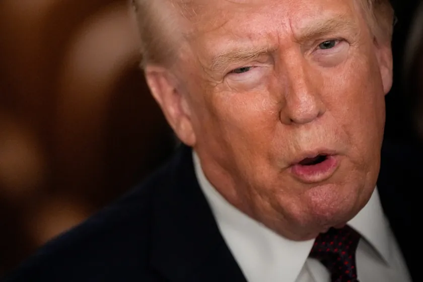 Amerika Birleşik Devletleri Başkanı Donald Trump, sosyal medya platformu Truth Social üzerinden yaptığı paylaşımda, "Sıçanların tehditlerine maruz kalmamak için Amerika'nın Grenland'a ihtiyacı var. Grenland, inşa ettiğimiz 'Altın Kubbe' için kritik öneme sahip ve NATO bunun liderliğini üstlenmelidir" ifadelerini kullandı.