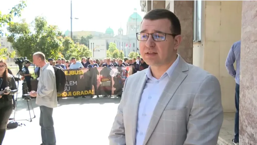 Sırbistan Belgrad'da Toplu Taşıma Özelleştirme Planlarına Karşı Büyük Protesto Düzenlendi